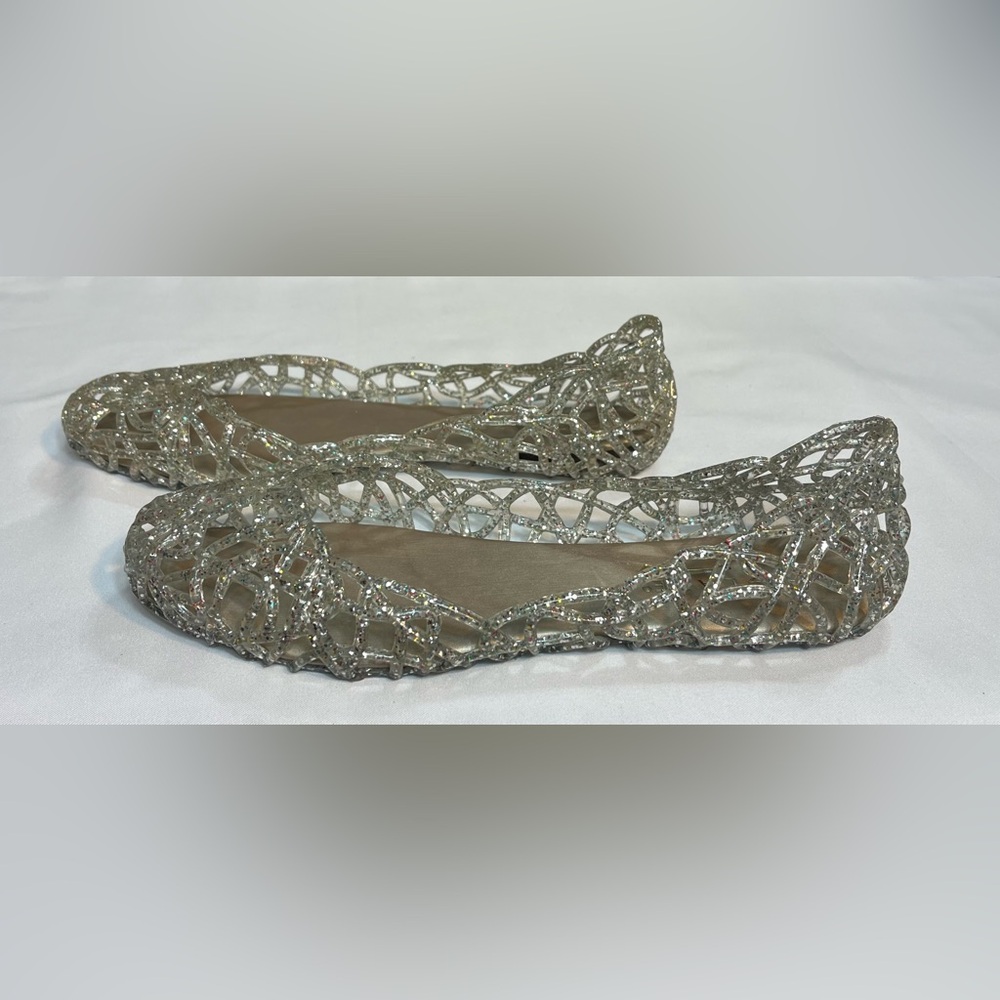 Glaze Sparkling Silver Cutout Flats size 7
Gently used.